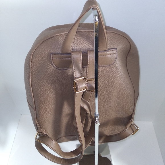 Premium Tan Pebble Faux Leather Gold Trimmed Medium Size Backpack.  EUC - Picture 3 of 9